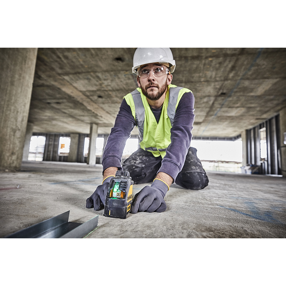 DEWALT Kreuzlinienlaser grün batteriebetrieben