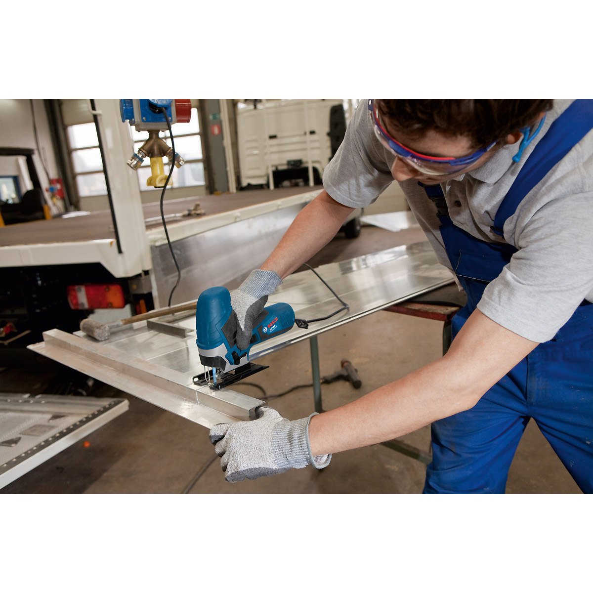 Bosch Stichsäge GST 90 E mit 1 x Stichsägeblatt T 144 D, in Handwerkerkoffer