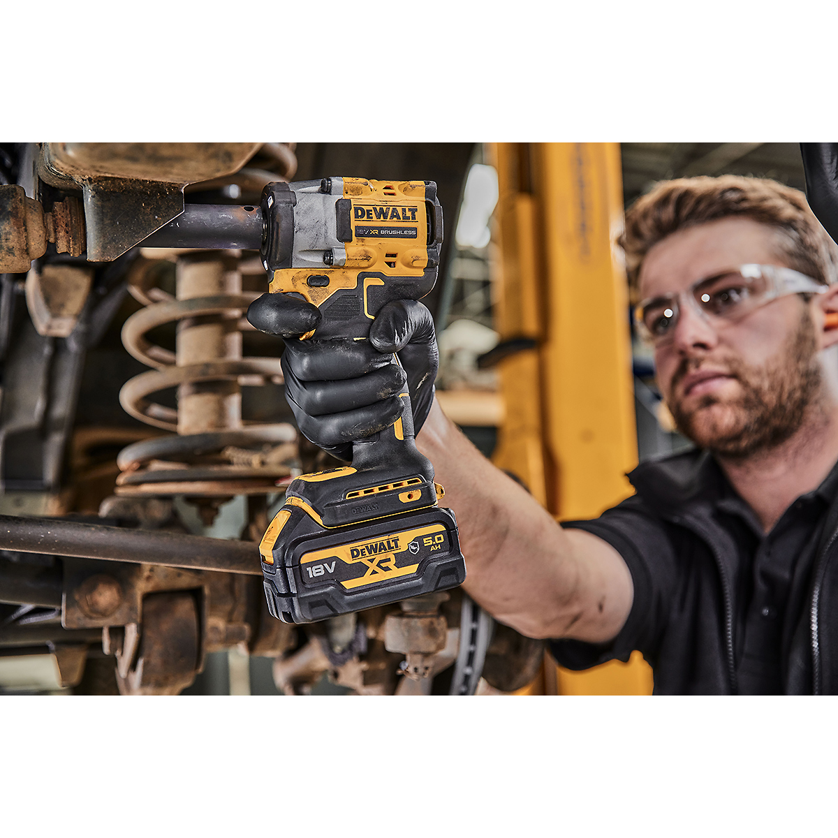 DEWALT Akku-Schlagschrauber 3/8 Zoll XR 18V 406Nm Spezialausführung + 2 Akku + Schnellladegerät