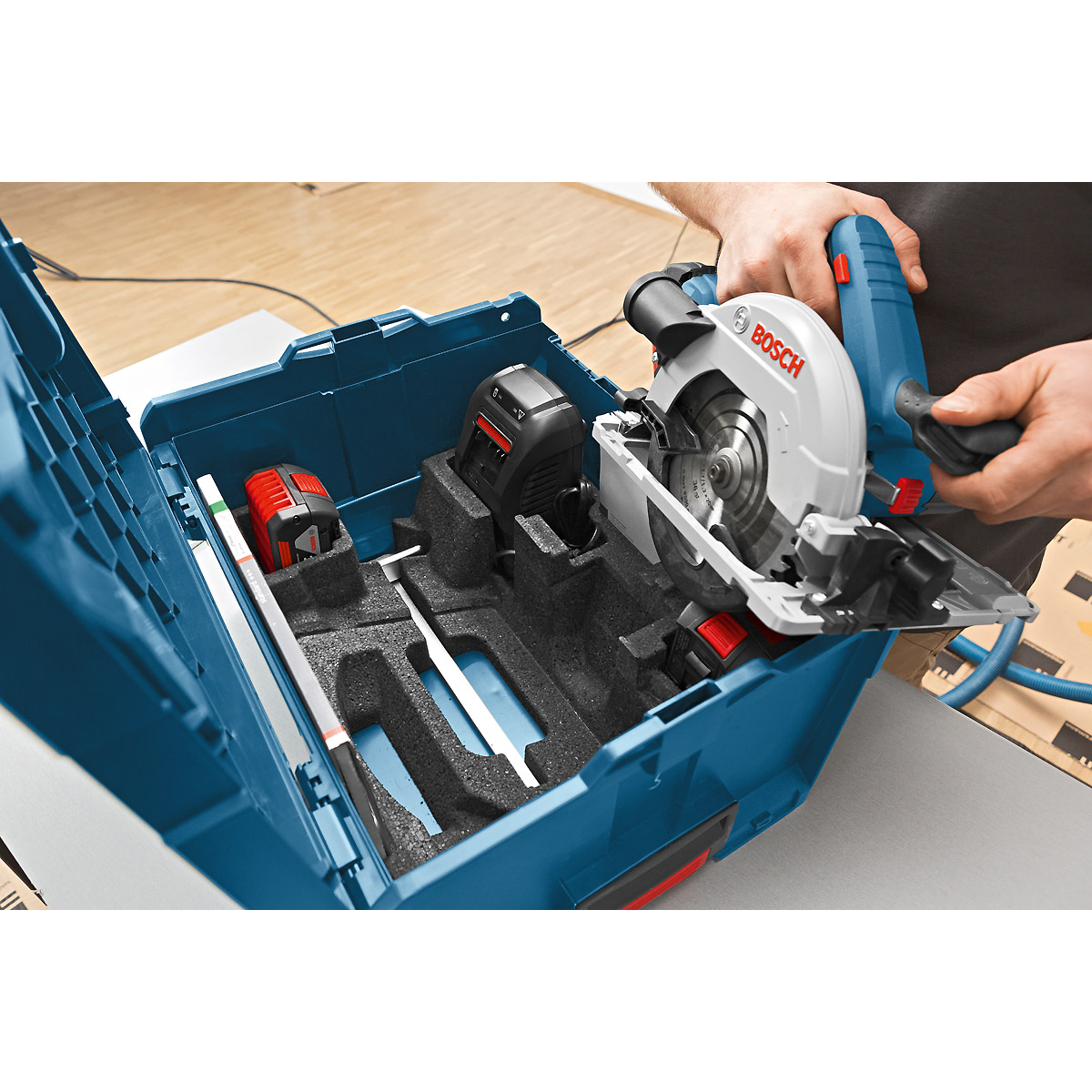 Bosch Akku-Kreissäge GKS 18V-57 G, mit 2 x 4.0 Ah Li-Ion Akku, L-BOXX