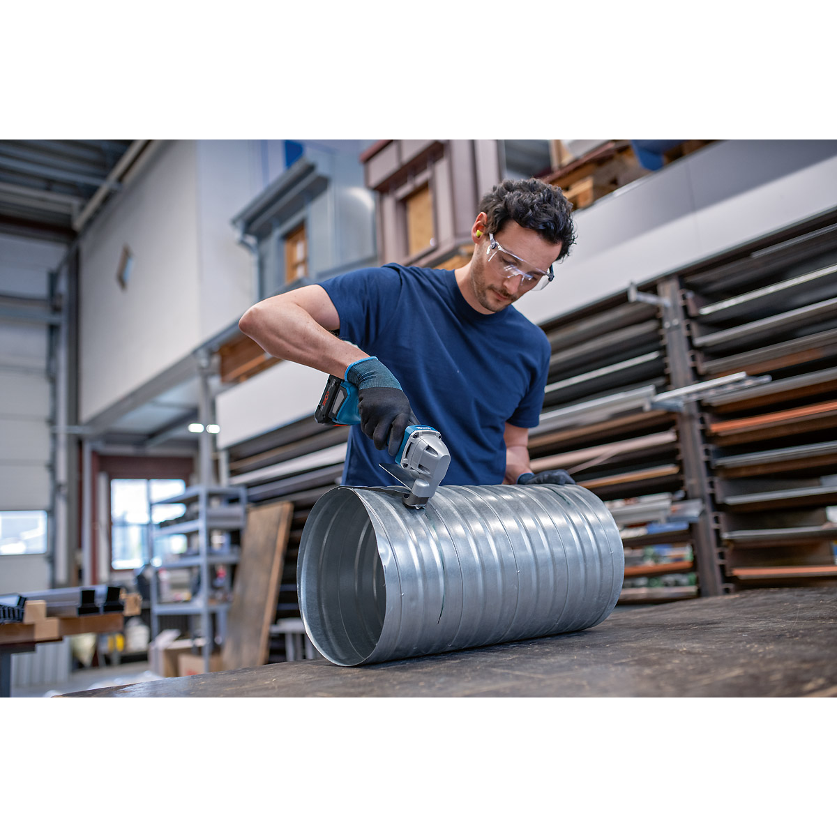 Bosch Akku-Blechschere GSC 18V-16 E, 2 x Akku ProCORE18V, Schnelladeg. u. L-BOXX