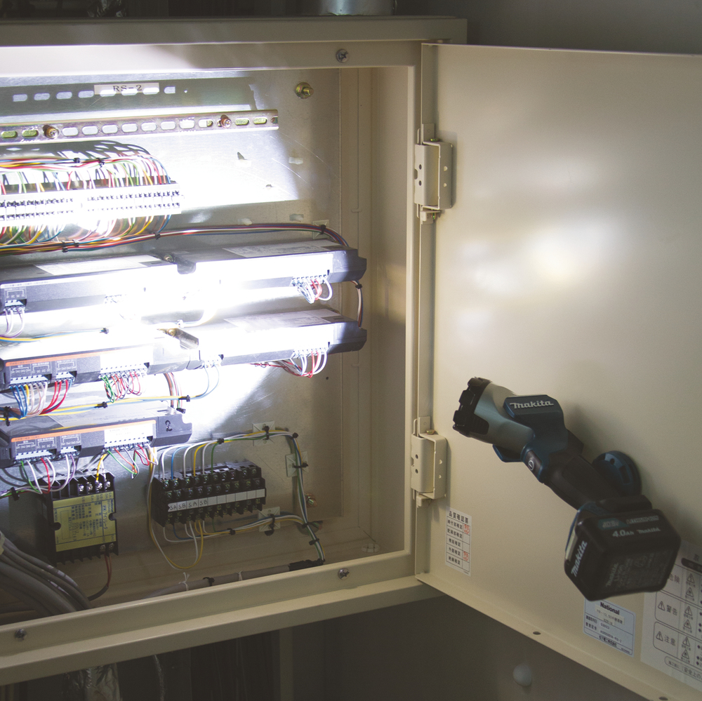 Makita LED-Akku-Handleuchte CXT 12V 5.500lx - DEBML105