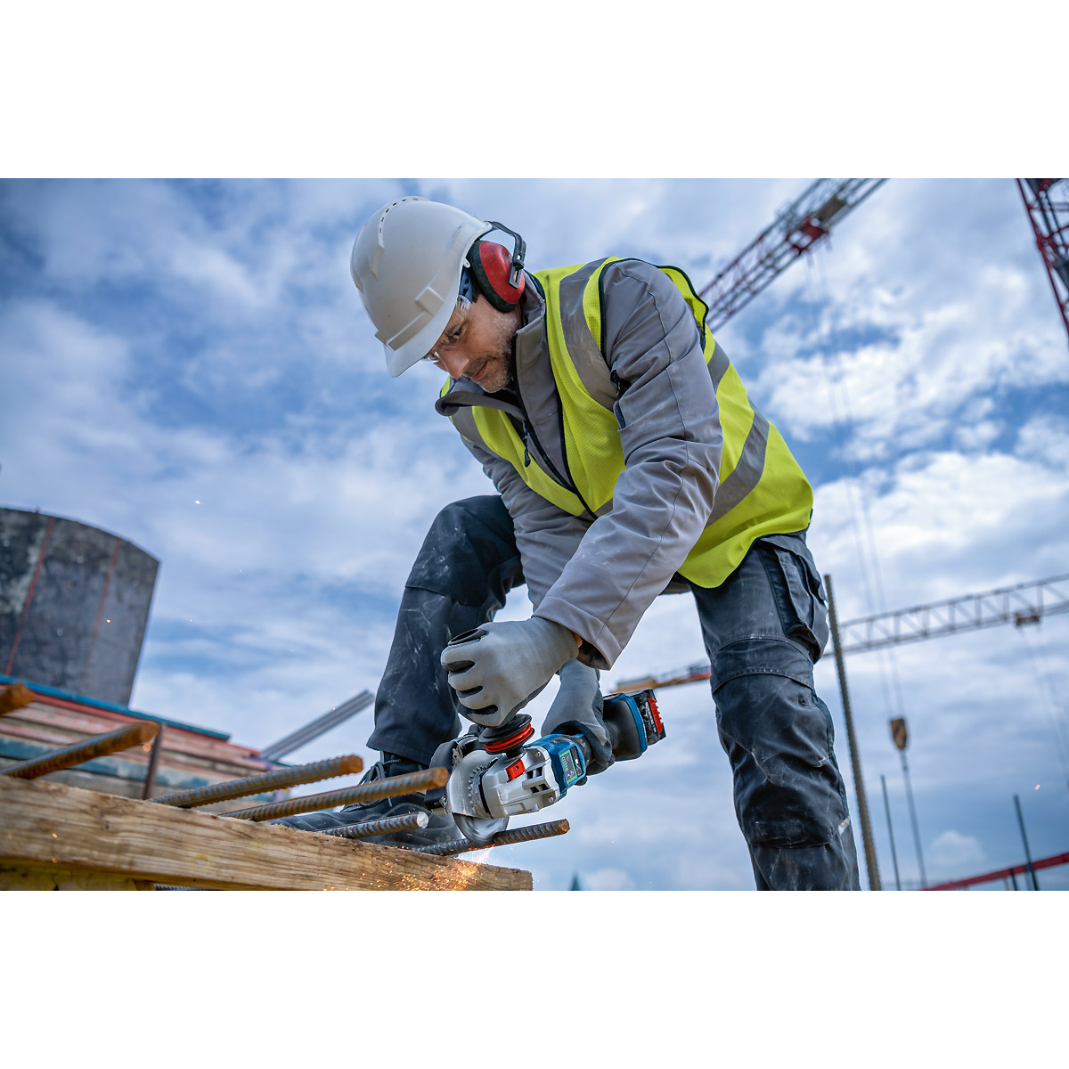 Bosch Akku-Winkelschleifer BITURBO GWX 18V-15 PSC in L-BOXX 136 mit Zusatzgriff