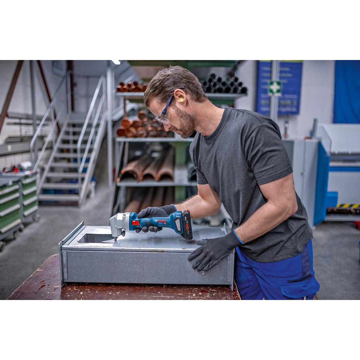 Bosch Akku-Nager GNA 18V-16 E, 2 Akku ProCORE18V 4.0Ah, Ladg. u. L-BOXX