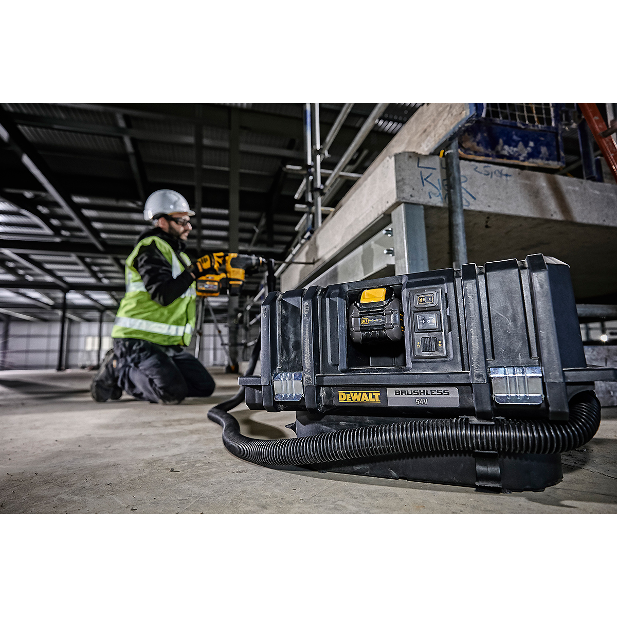 DEWALT Akku-Sauger 54V M-Klasse Basisversion mit Fernbedienung