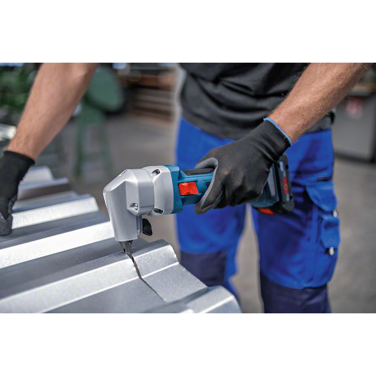 Bosch Akku-Nager GNA 18V-16 E, 2 Akku ProCORE18V 4.0Ah, Ladg. u. L-BOXX