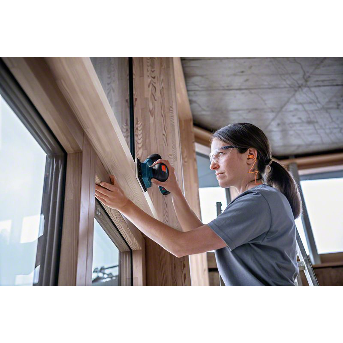 Bosch Akku-Schwingschleifer GSS 12V-13 mit Zubehör-Set