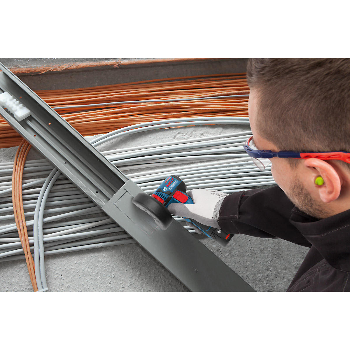 Bosch Akku-Winkelschleifer GWS 12V-76, mit 2 x 3.0 Ah Li-Ion Akku