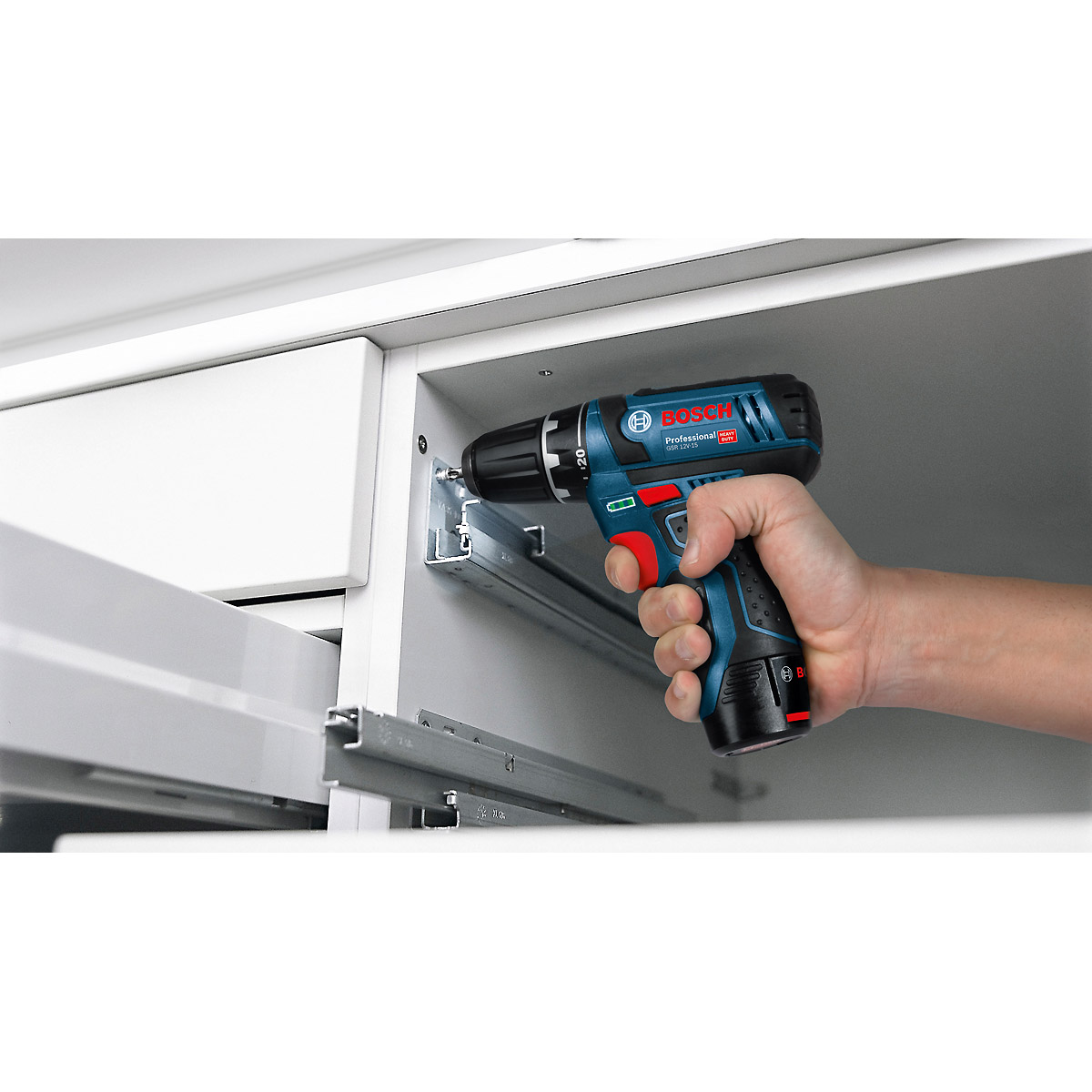 Bosch Akku-Bohrschrauber GSR 12V-15, 2 x Akku GBA 12V 2.0Ah