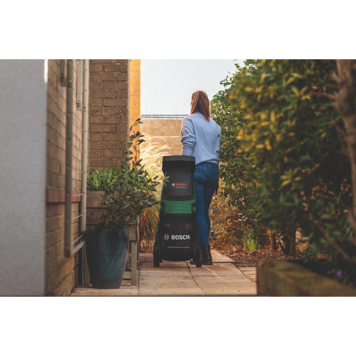 Bosch Häcksler UniversalShredder 2x18V-25, 2 x Akku PBA 18V 4.0Ah