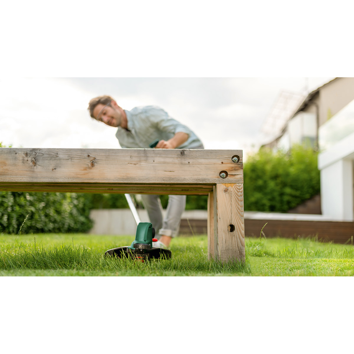 Bosch Akku-Rasentrimmer UniversalGrassCut 18V-26
