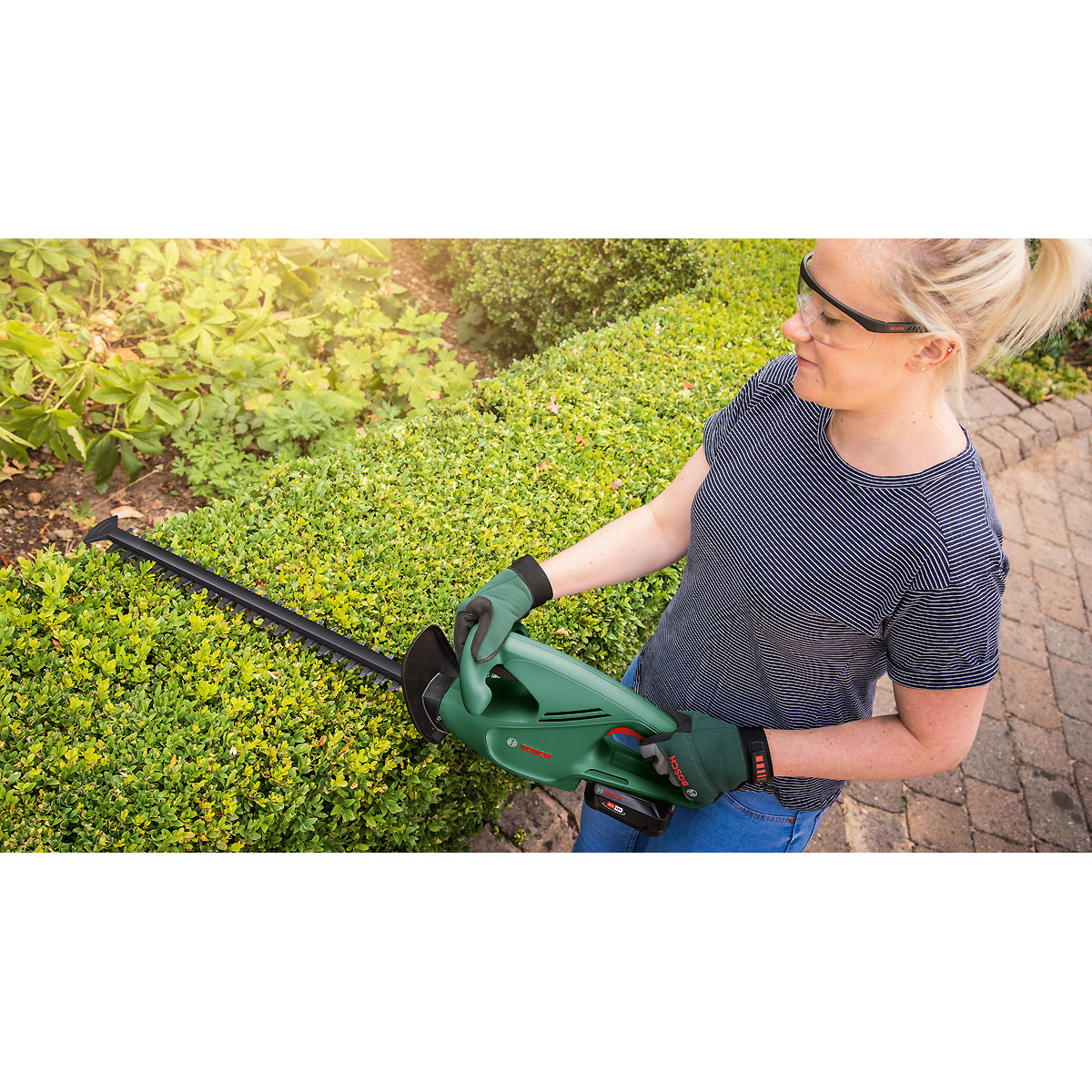 Bosch Heckenschere EasyHedgeCut 18-45 mit 1x Akkupack, Ladegerät,Messerabdeckung