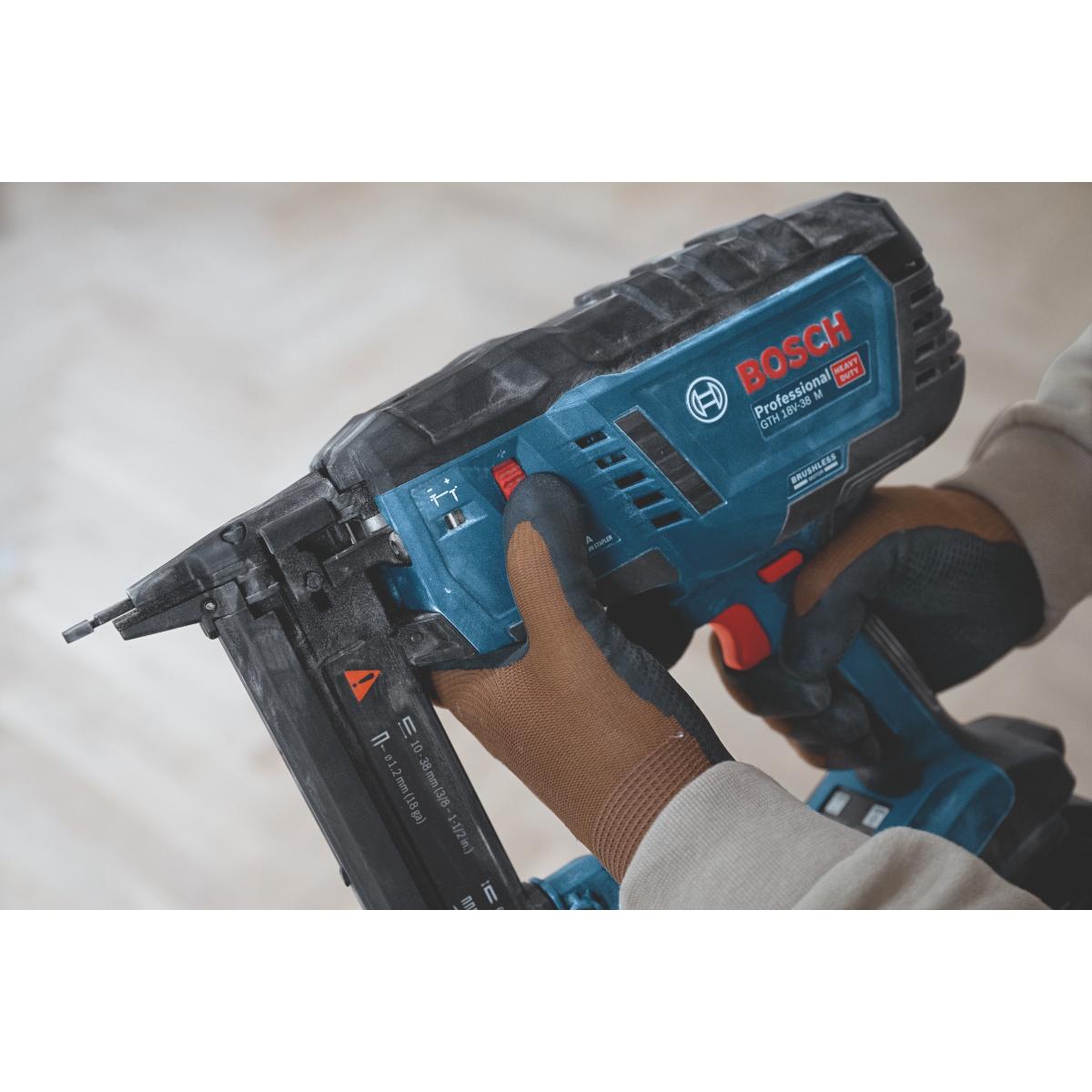 Bosch Akku-Holzklammerer GTH 18V-38 M inkl. L-BOXX 238