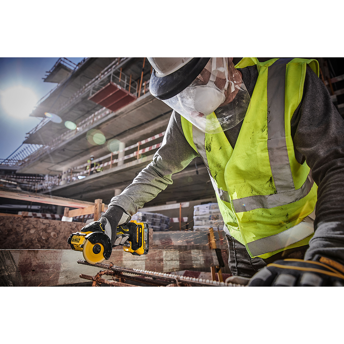 DEWALT Akku-Multimaterialschneider 18V 76mm