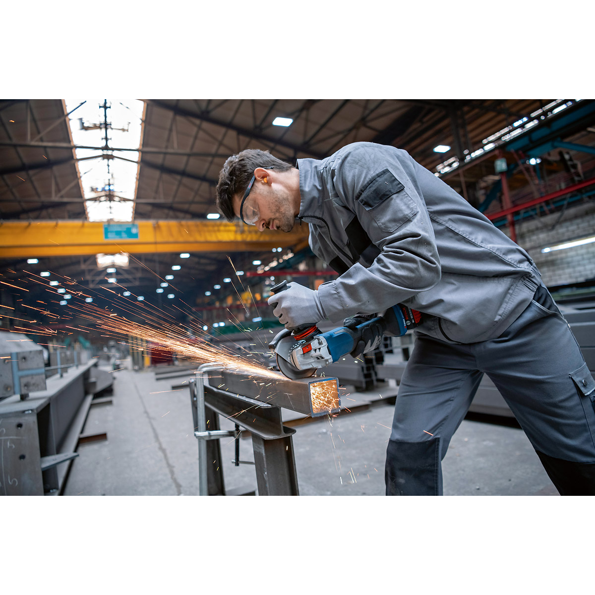 Bosch Akku-Winkelschleifer BITURBO GWS 18V-15 P in L-BOXX 136 mit Zusatzgriff