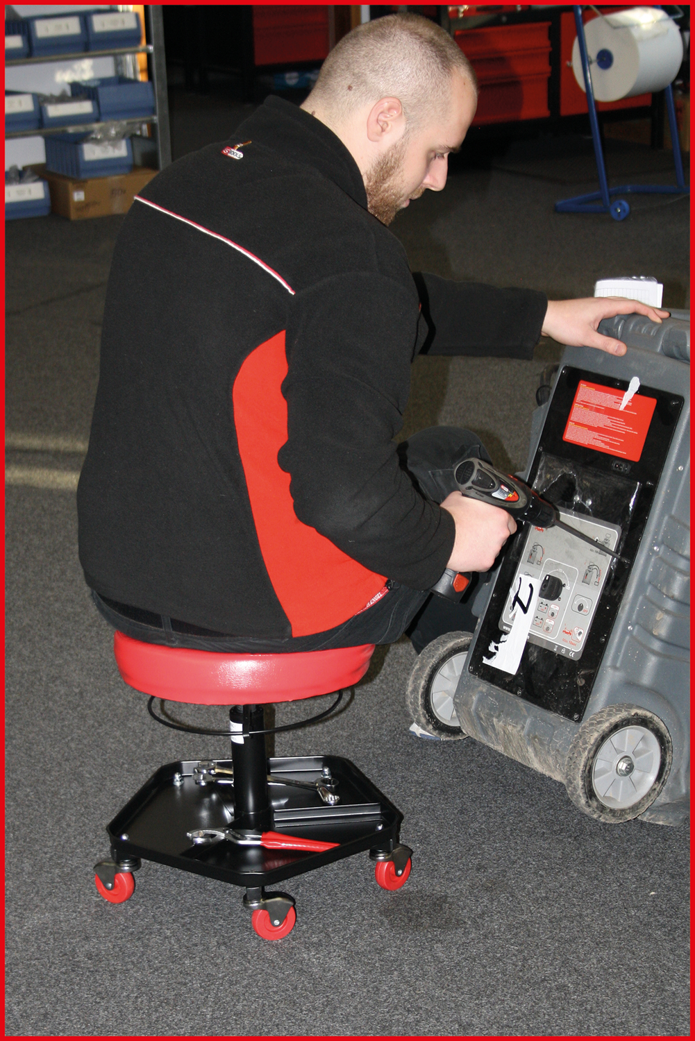 KS Tools Fahrbarer und höhenverstellbarer Hocker