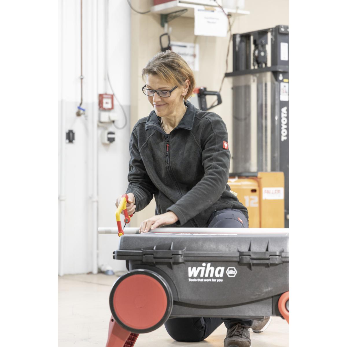Wiha Bügelsäge electric isoliert mit drei Sägeblättern 150 mm