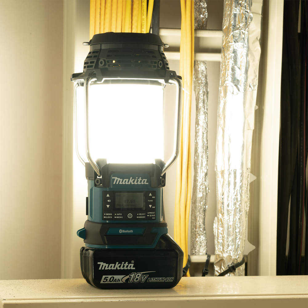 Makita Akku-Radio FM/DAB+ mit Laterne LXT 18V (ohne Akku, ohne Ladegerät) - DMR056