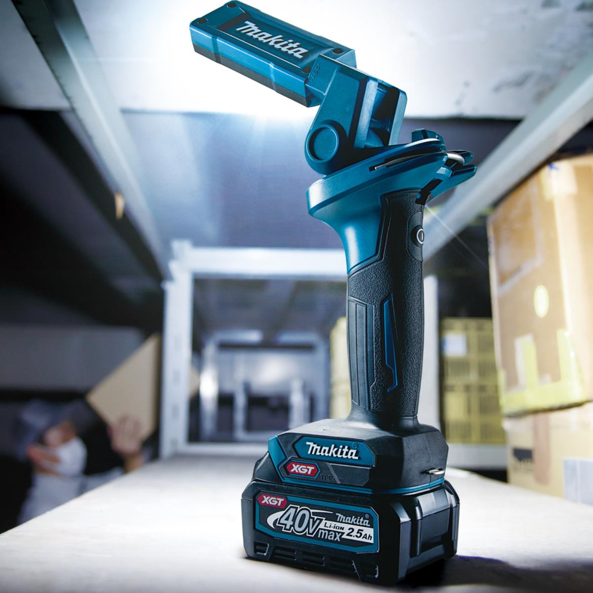 Makita LED-Akku-Arbeitsleuchte 40V max. - 180/400/800 lx - 100/250/500 lm - ML006GX