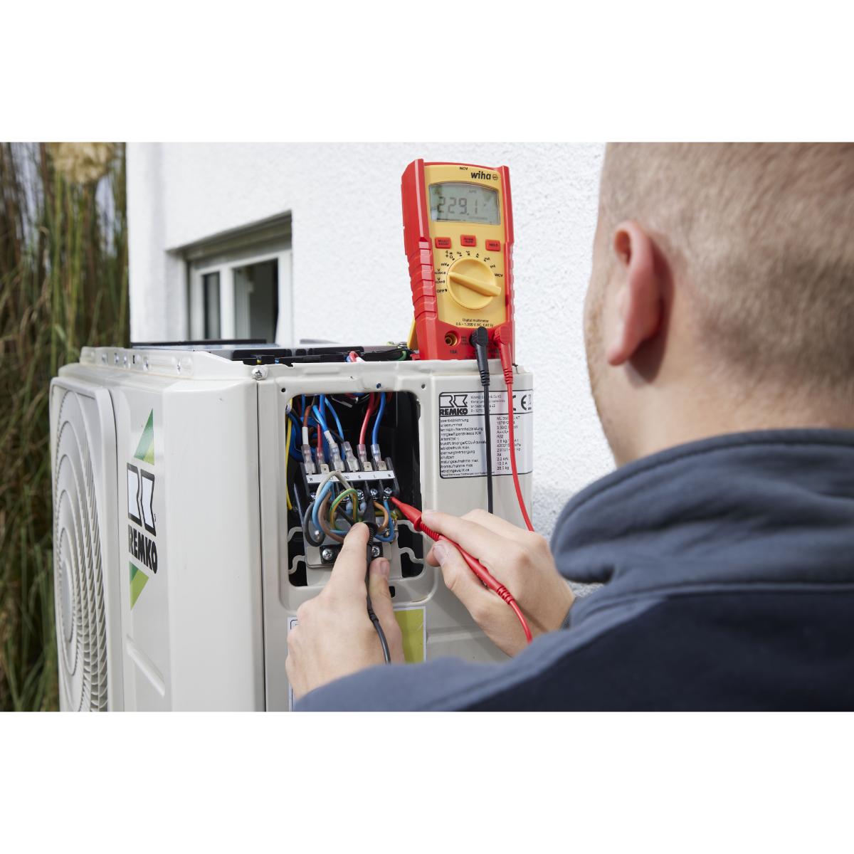 Wiha Digitales Multimeter bis 1.000 V AC, CAT IV mit 2x AAA-Batterien