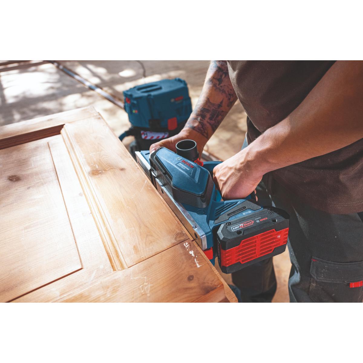 Bosch Akku-Hobel GHO 18V-26 inkl. Staubabsaugung Zubehör 
