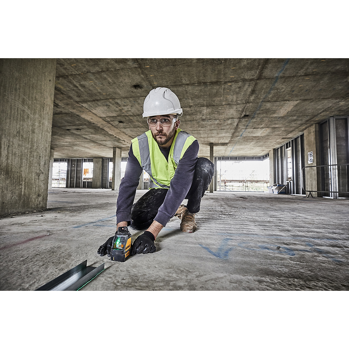 DEWALT Kreuzlinienlaser grün batteriebetrieben