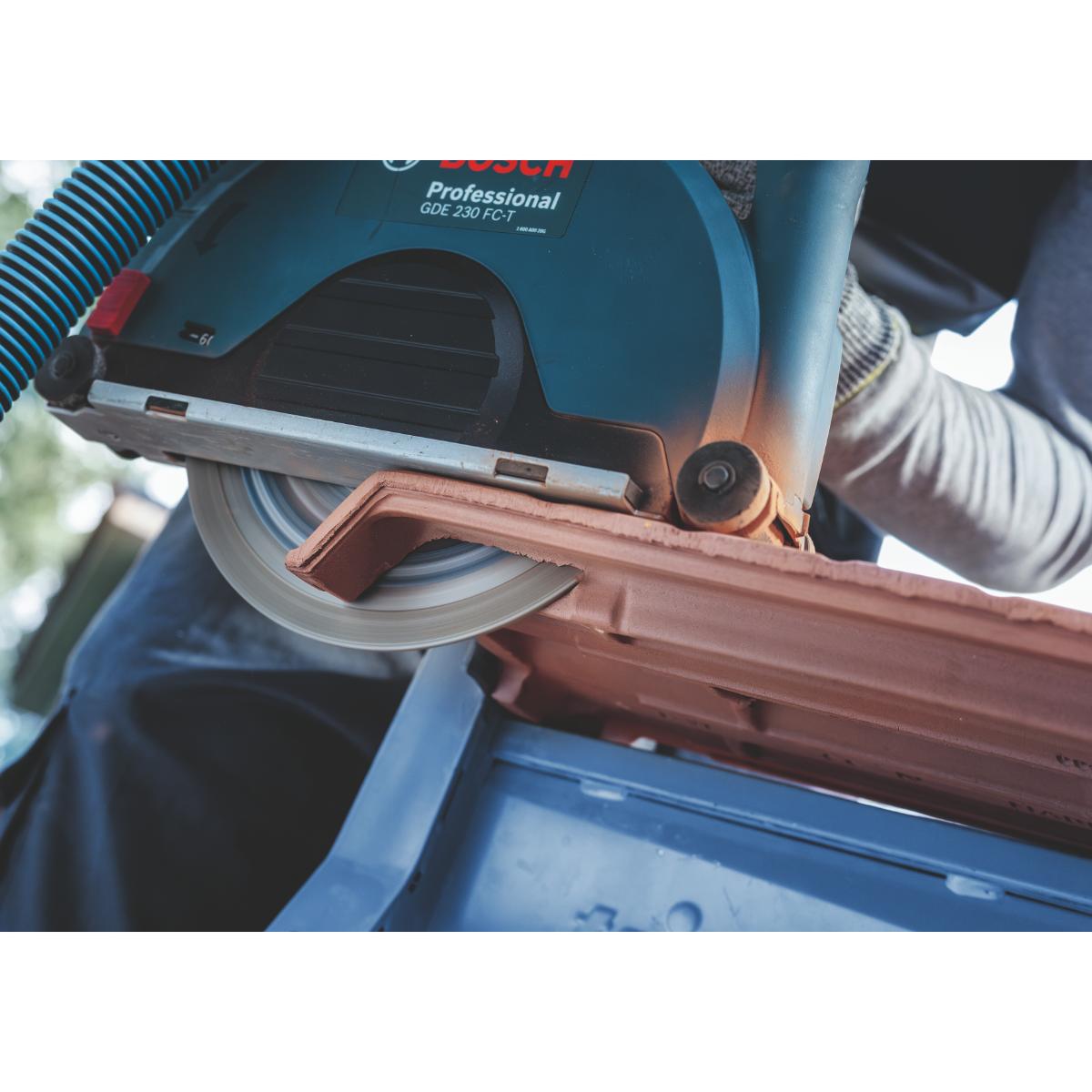 Bosch EXPERT MultiMaterial X-LOCK Diamanttrennscheiben, 22,23 x 2,4 x 12 mm