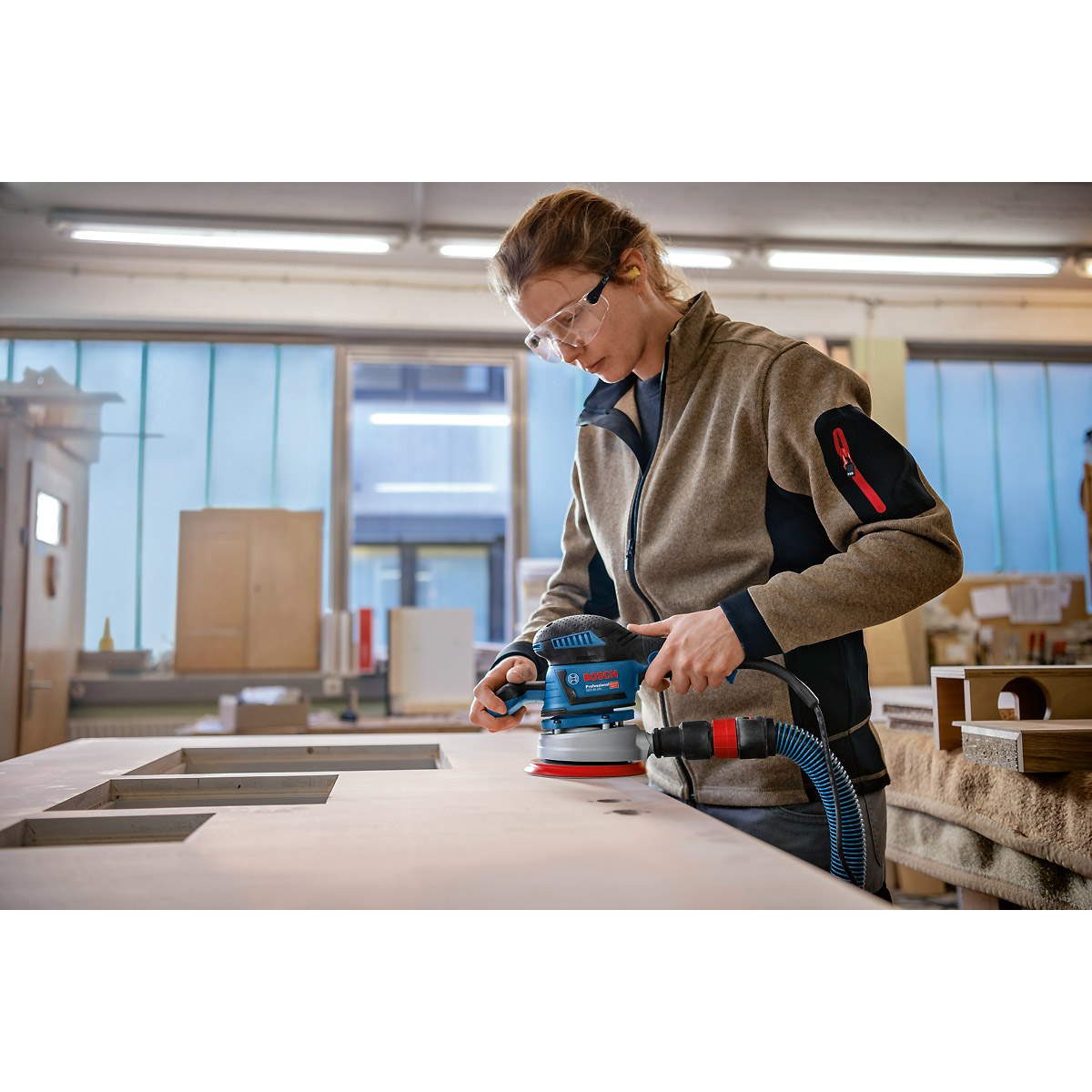 Bosch Exzenterschleifer GEX 40-150 mit 1 x Schleifblatt M480 und L-BOXX