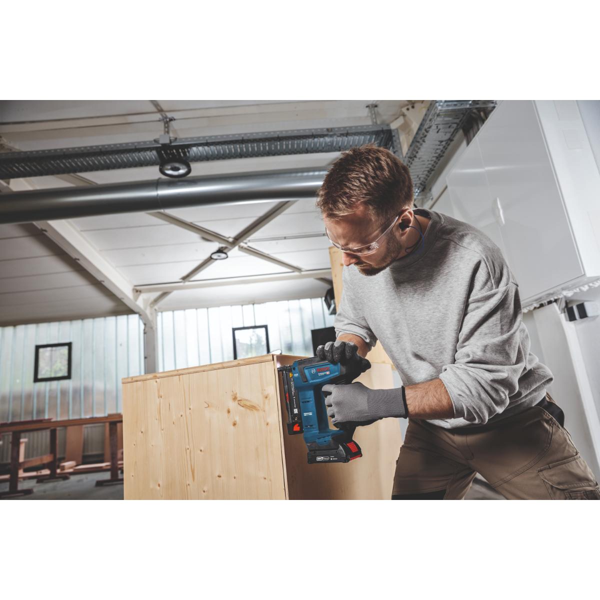 Bosch Akku-Holznagler GNH 18V-35