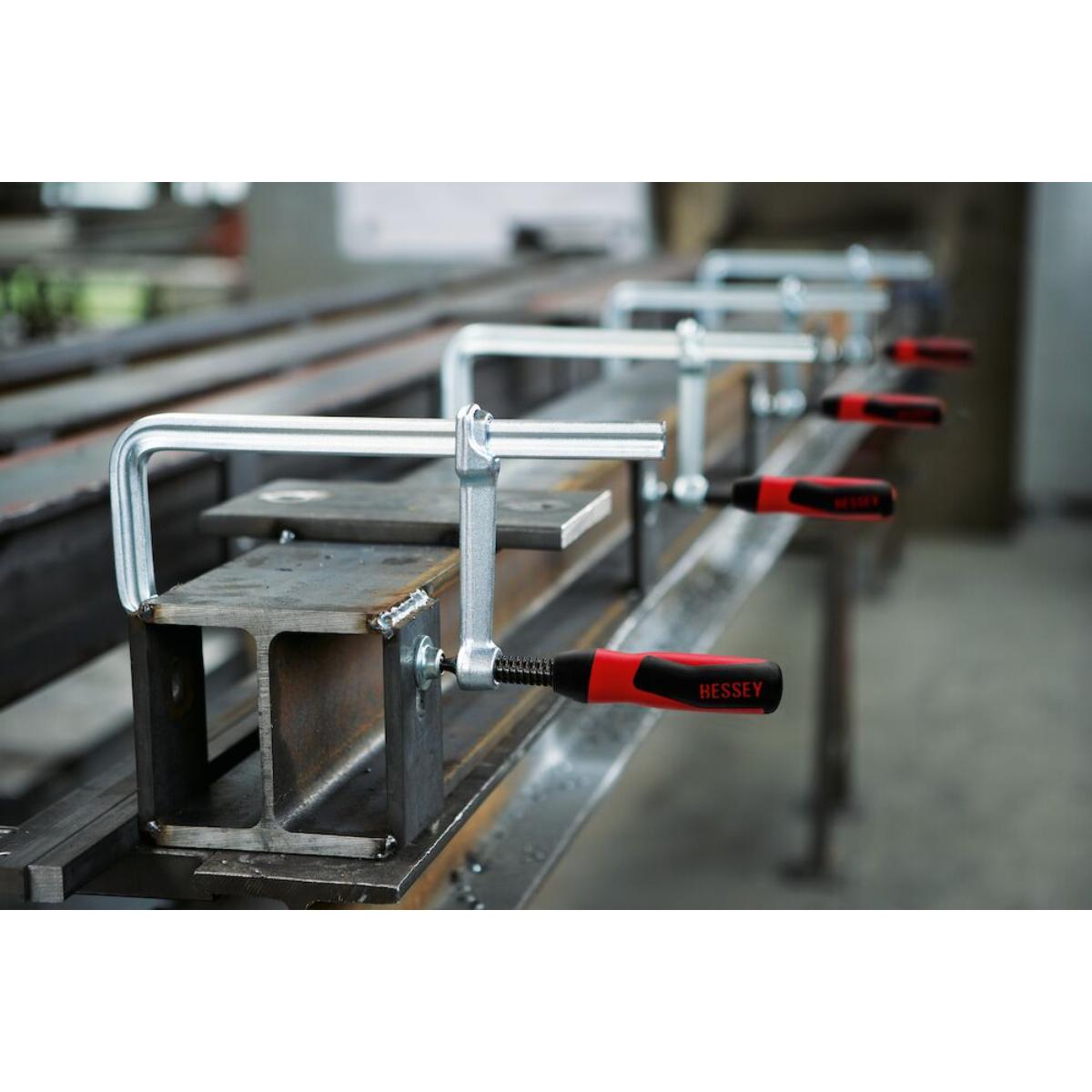 Bessey Original Ganzstahl-Schraubzwinge GZ mit 2-Komponenten-Kunststoffgriff