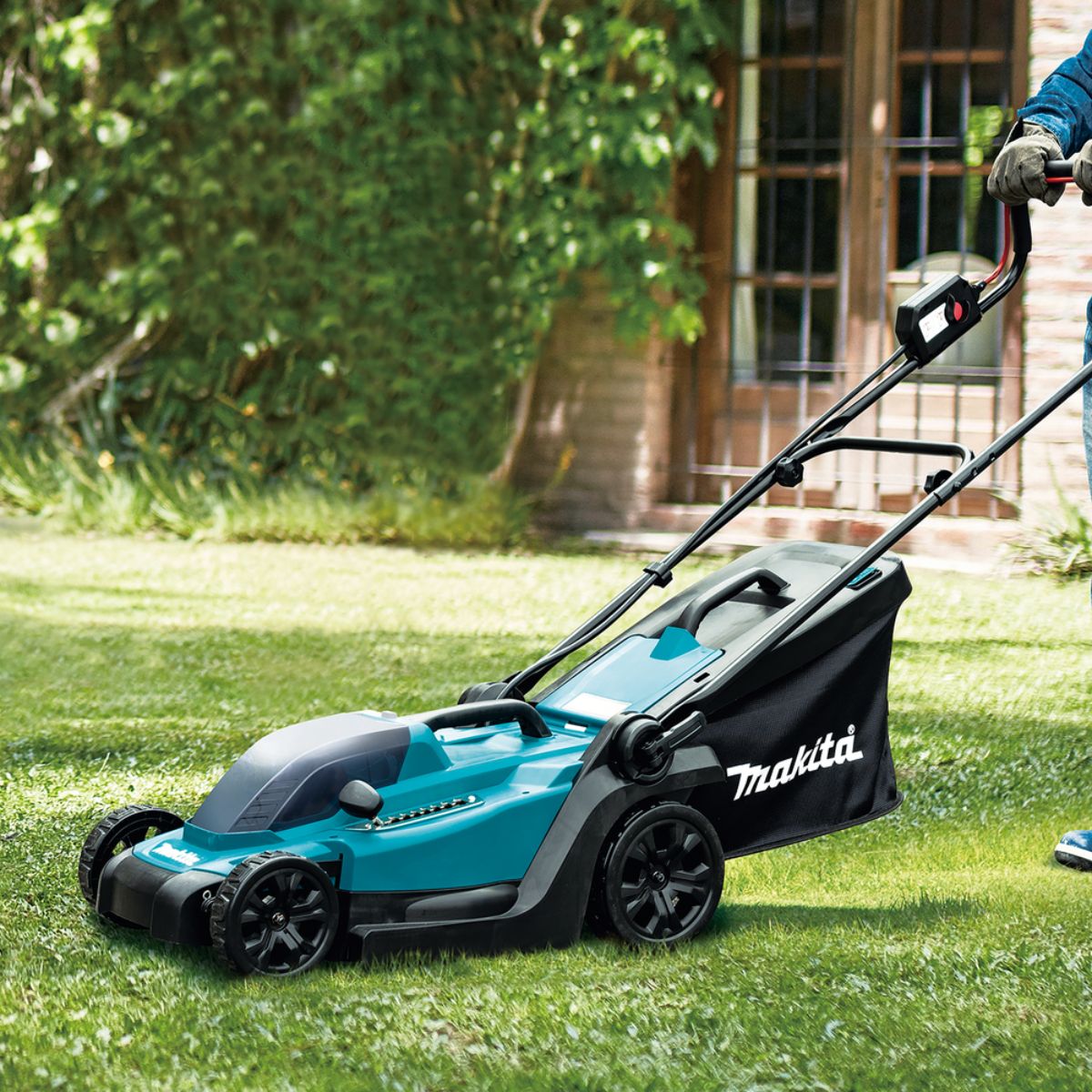 Makita Akku-Rasenmäher 18V / 4,0 Ah, 1 Akku + Ladegerät DLM330RM