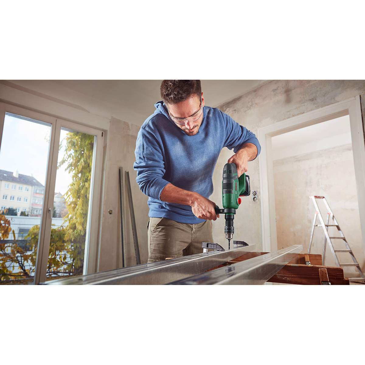 Bosch Akku-Bohrhammer UniversalHammer 18V