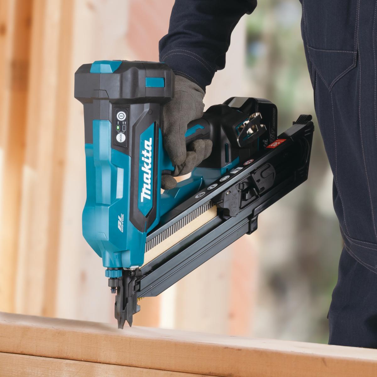 Makita Akku-Streifennagler LXT 18V - 50-90 mm - D-Kopf-Nägel - DBN900ZK