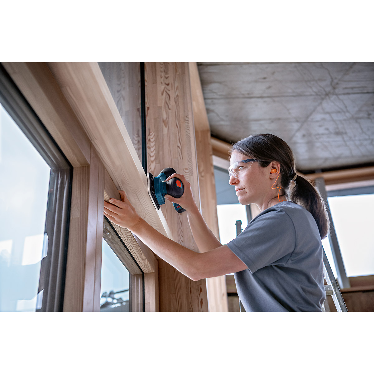Bosch Akku-Schwingschleifer GSS 12V-13 mit Zubehör-Set