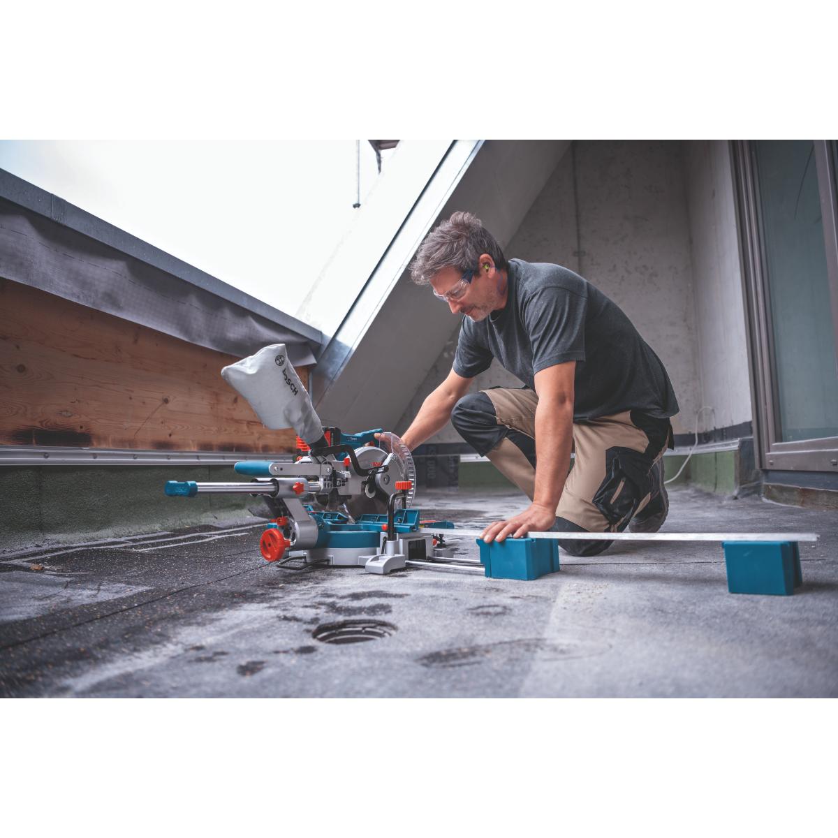 Bosch Akku-Kapp- und Gehrungssäge BITURBO GCM 18V-216 D, 1 x Kreissägeblatt