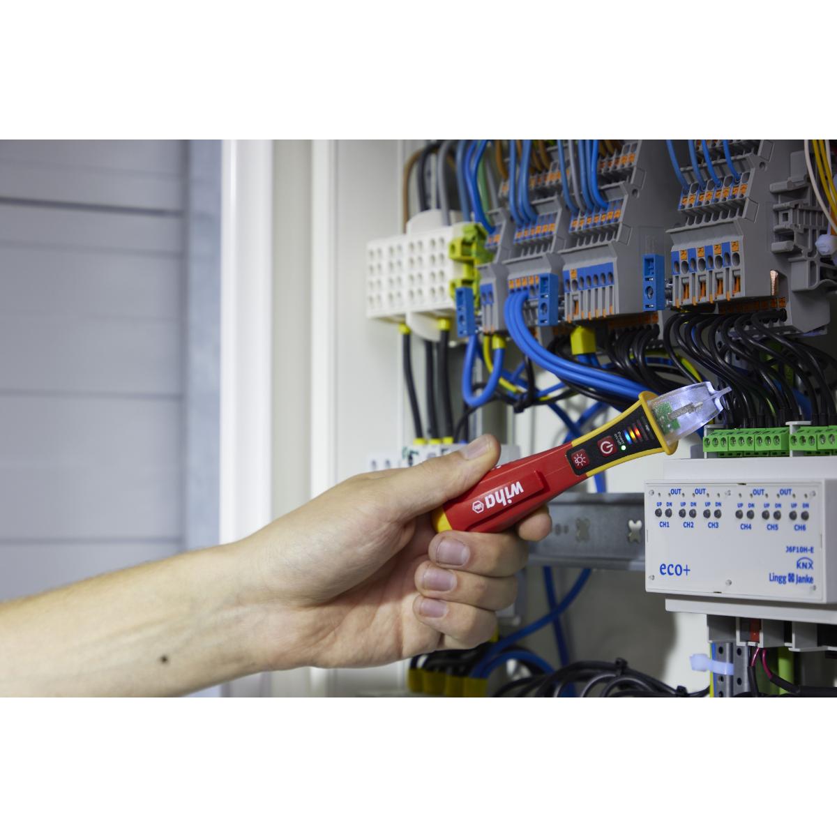 Wiha Spannungsprüfer Volt Detector berührungslos, einpolig, 12 – 1.000 V AC mit 2x AAA-Batterien