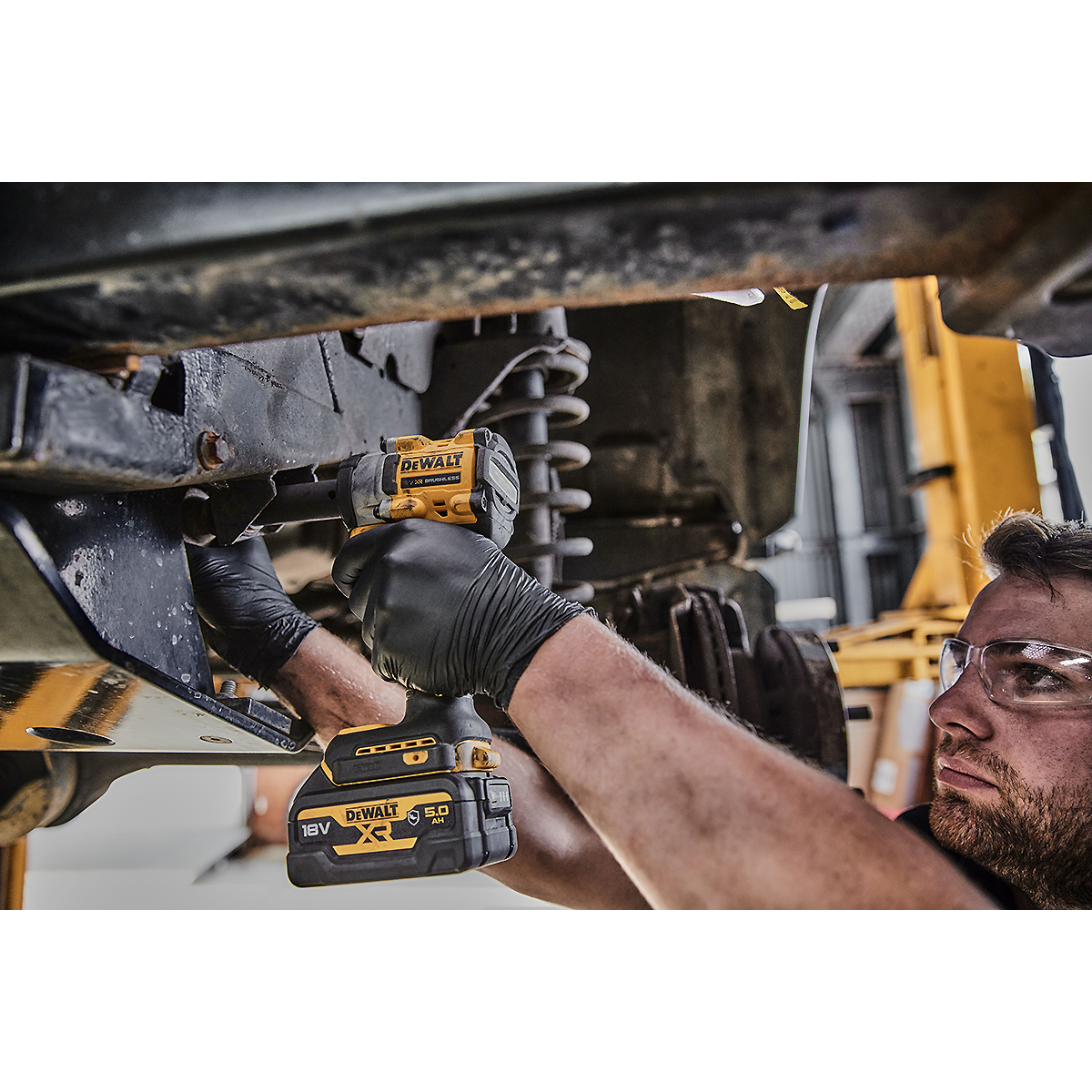 DEWALT Akku-Schlagschrauber 1/2 Zoll XR 18V 406Nm + 2 Akku 5,0 Ah + Schnellladegerät