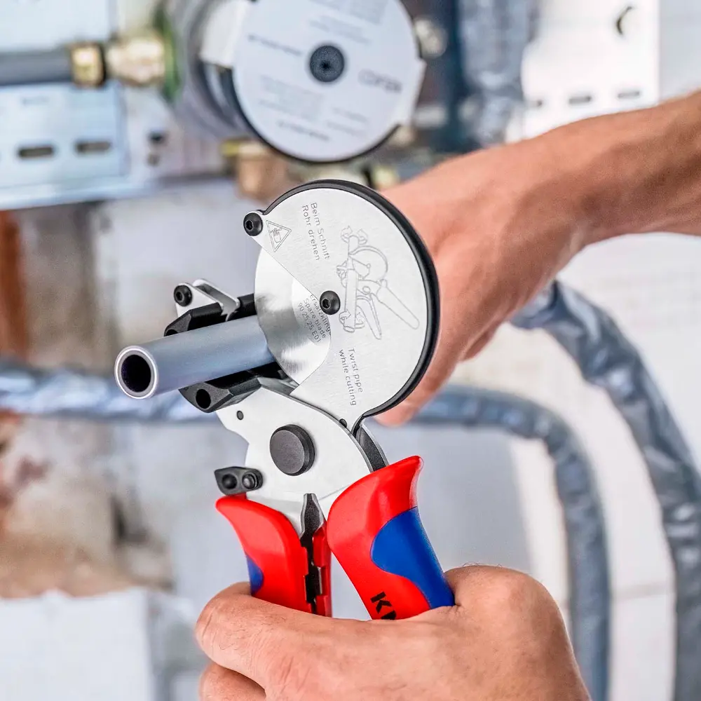 KNIPEX Rohrschneider für Verbund- und Kunststoffrohre mit Mehrkomponenten-Hüllen verchromt 210 mm