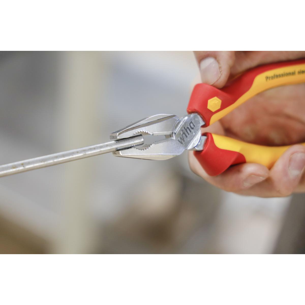 Wiha Kombizange Professional electric mit DynamicJoint und OptiGrip mit extra langer Schneide