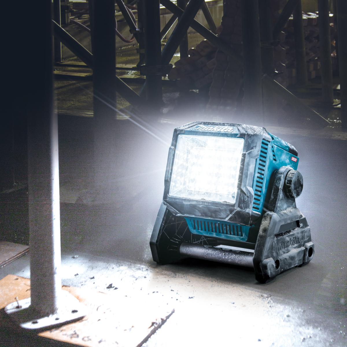Makita LED-Akku-Baustrahler 18V/40V max. - 2.100 lx - 3.600 lm - ML005G