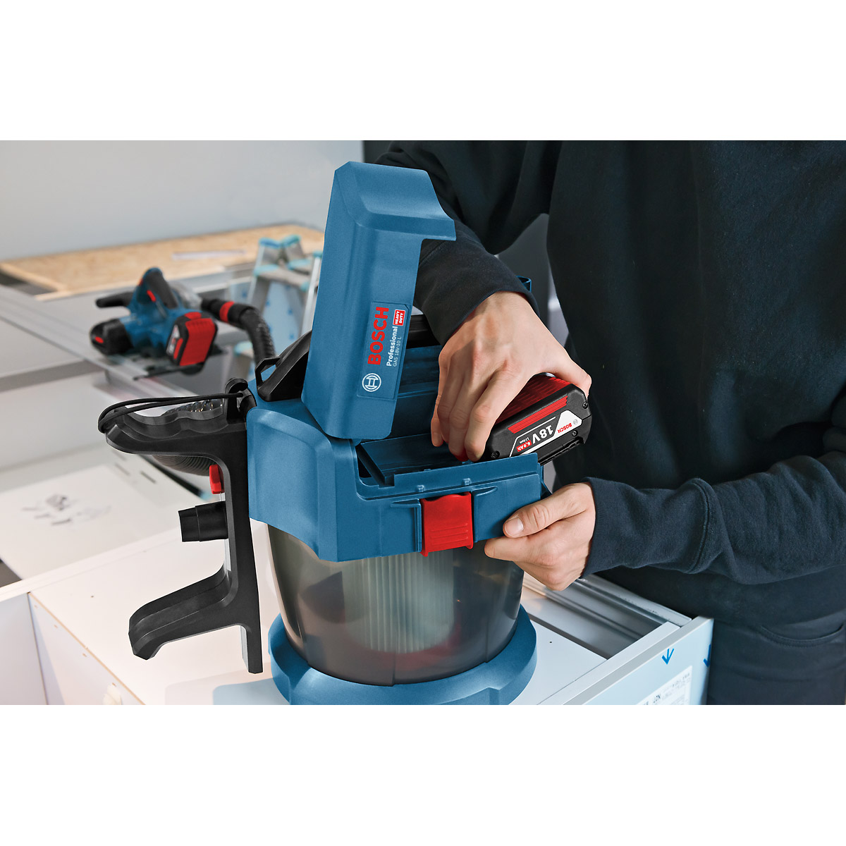 Bosch Akku-Staubsauger GAS 18V-10 L, Solo Version, mit Elektrowerkzeugadapter