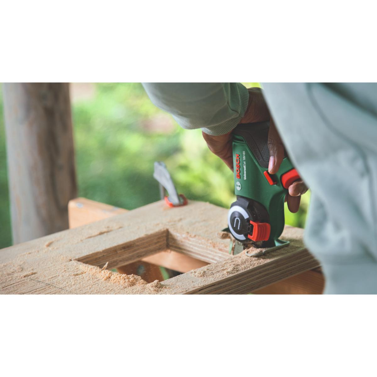 Bosch Akku-Säge mit NanoBlade-Technologie UniversalCut 18V-65, Ladegerät AL 18V-20