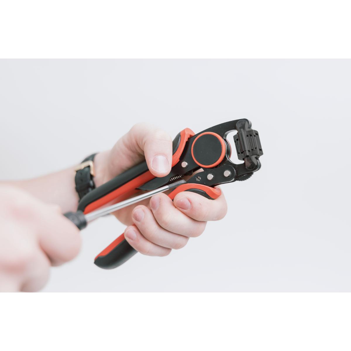 Wiha Crimpwerkzeug automatisch für Aderendhülsen Vierkant-Pressung mit drehbarem Crimpkopf 0,08 - 16 mm²