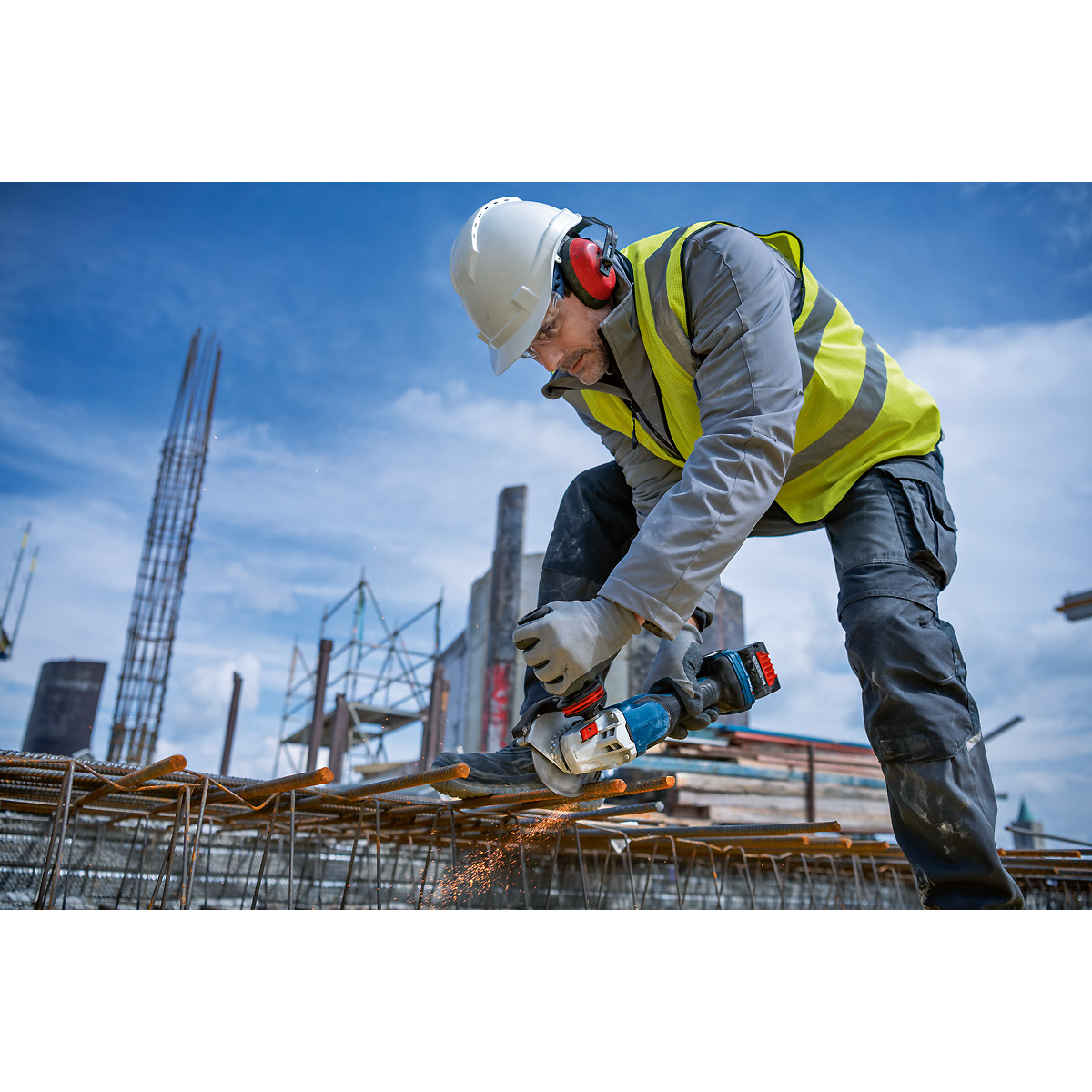 Bosch Akku-Winkelschleifer BITURBO GWS 18V-15 P in L-BOXX 136 mit Zusatzgriff
