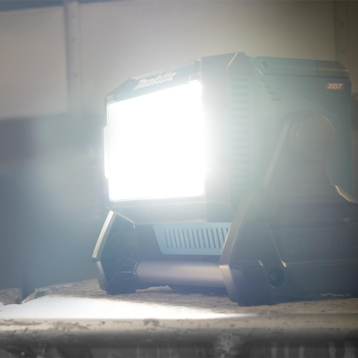 Makita LED-Akku-Baustrahler 18V/40V max. - 4.300 lx - 10.000 lm - ML009G