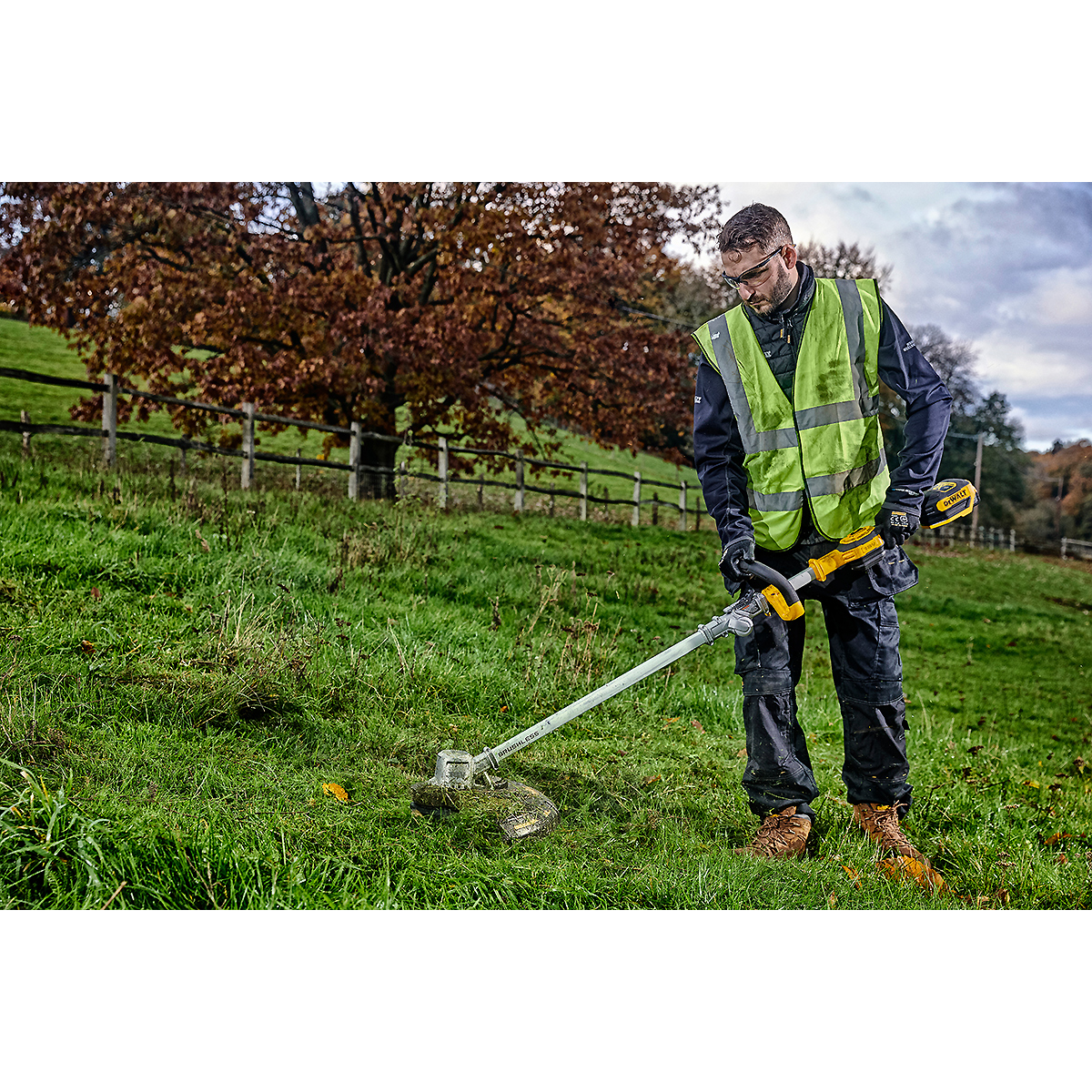 DEWALT Akku-Rasentrimmer 18V Basisversion