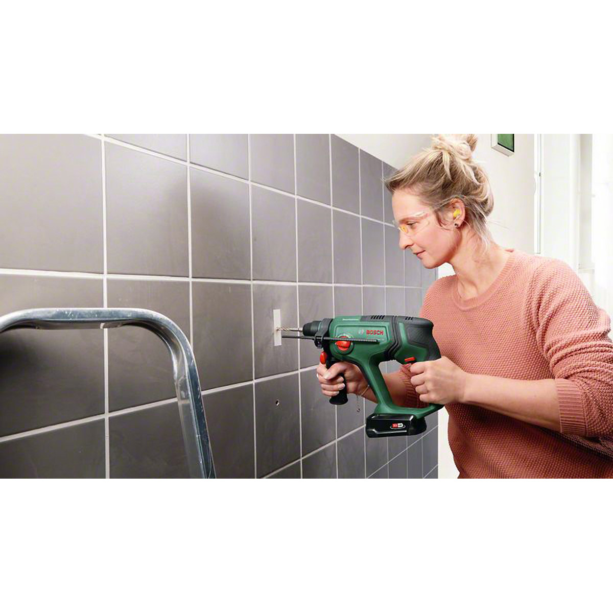 Bosch Akku-Bohrhammer UniversalHammer 18V