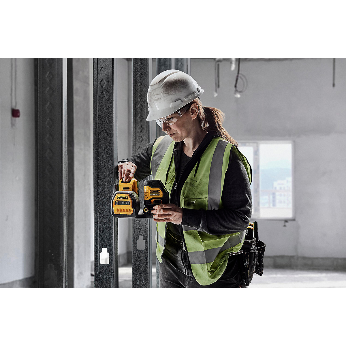 DEWALT Akku-Kreuzlinienlaser grün 18V + Akku + Schnellladegerät