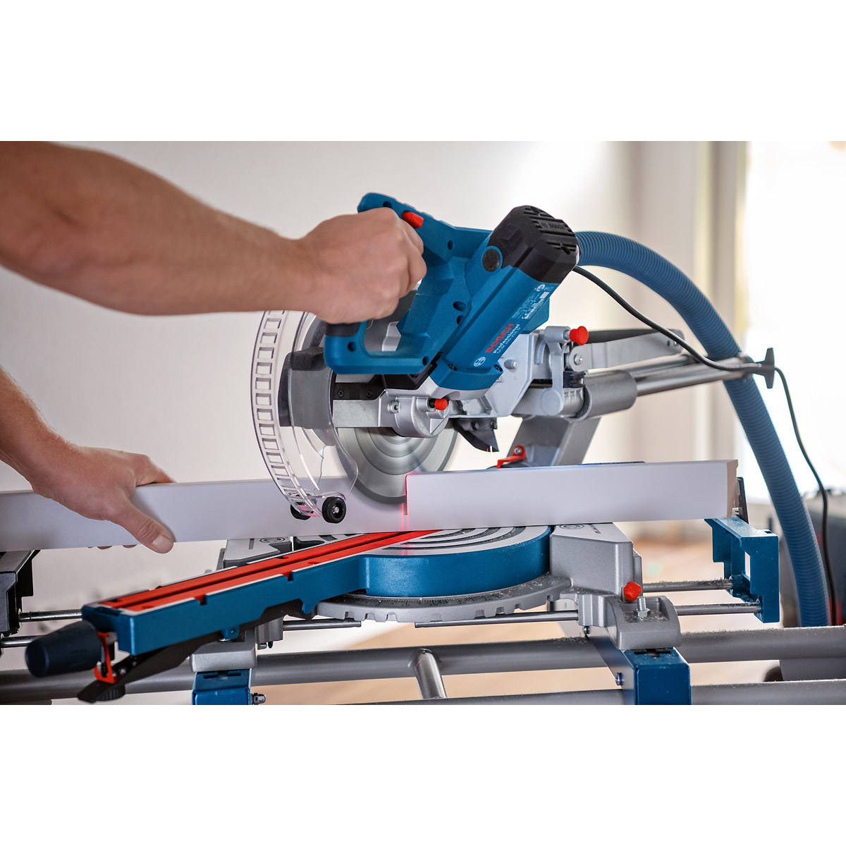 Bosch Kapp- und Gehrungssäge GCM 305-216 D