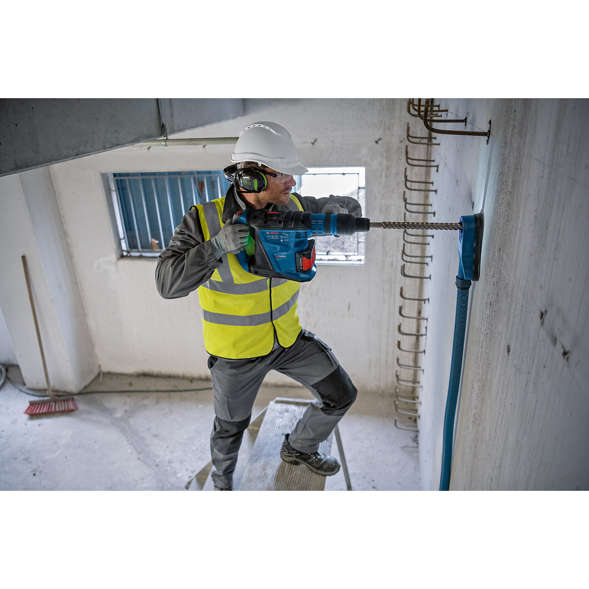Bosch Akku-Bohrhammer BITURBO mit SDS max GBH 18V-40 C, mit XL-BOXX mit Zubehör-Set